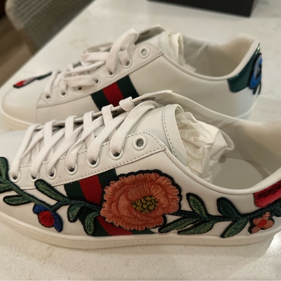 BRAND NEW GUCCI ACE EMBROIDERED FLORAL sneakers size 38 - Picture 1 of 12